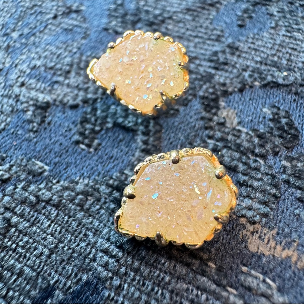 Kendra Scott Tessa Gold tone Stud Earring in Iridescent Drusy